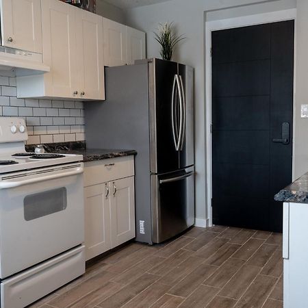 אדמונטון One Bedroom Condo Near Whyte Ave Close To University מראה חיצוני תמונה