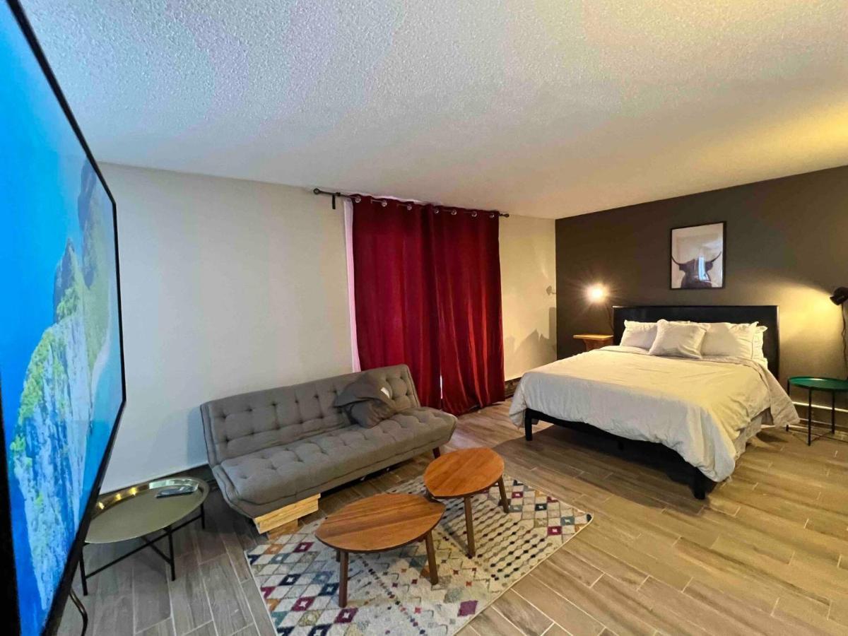 אדמונטון One Bedroom Condo Near Whyte Ave Close To University מראה חיצוני תמונה