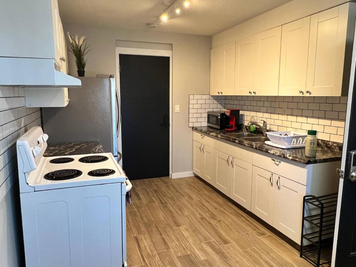 אדמונטון One Bedroom Condo Near Whyte Ave Close To University מראה חיצוני תמונה