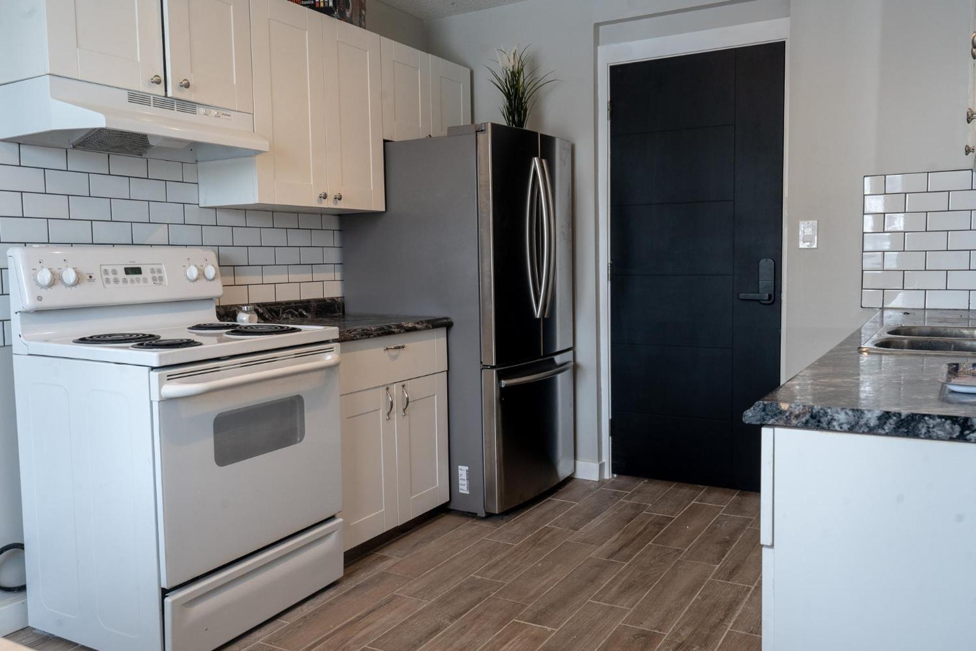 אדמונטון One Bedroom Condo Near Whyte Ave Close To University מראה חיצוני תמונה