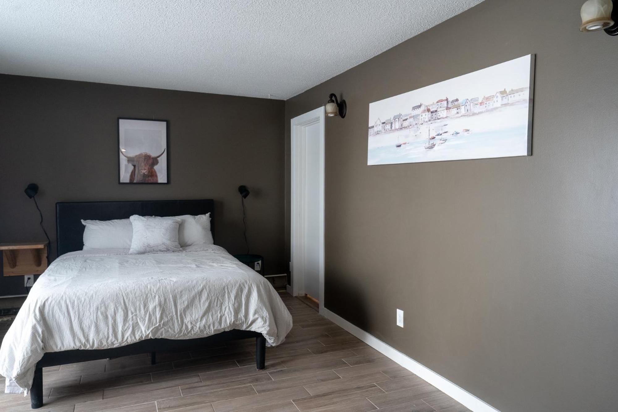אדמונטון One Bedroom Condo Near Whyte Ave Close To University מראה חיצוני תמונה